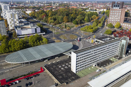 Foto aus Drohnenüberflug des Hauptbahnhof-Vorplatzes