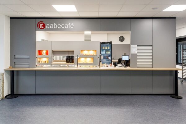 Raabecafé, Essensausgabe (Wird bei Klick vergrößert)