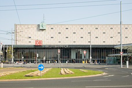 Hauptbahnhof Straßenansicht