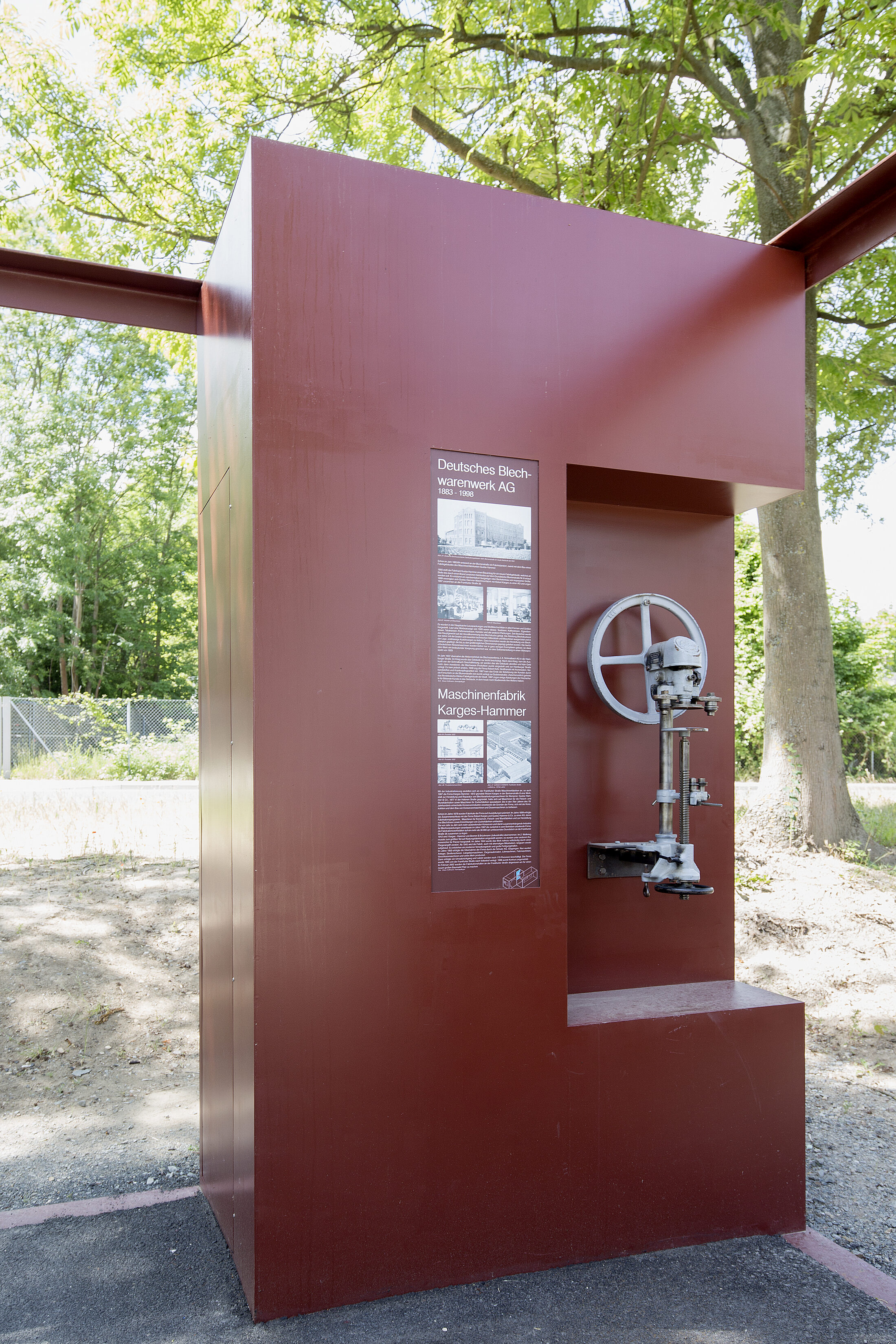 Industriecontainer am Ringgleis (Wird bei Klick vergrößert)