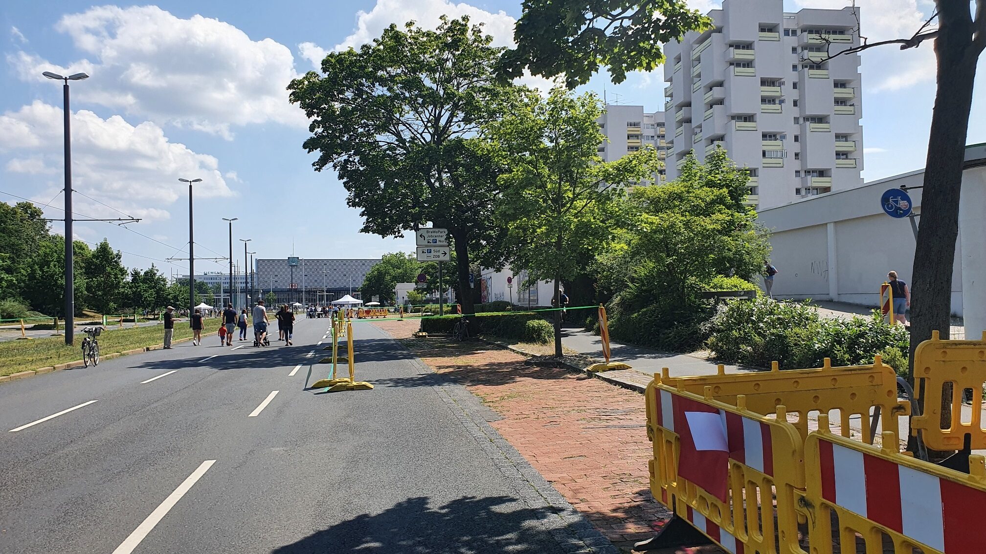 Blick in die Kurt-Schumacher-Straße (Wird bei Klick vergrößert)