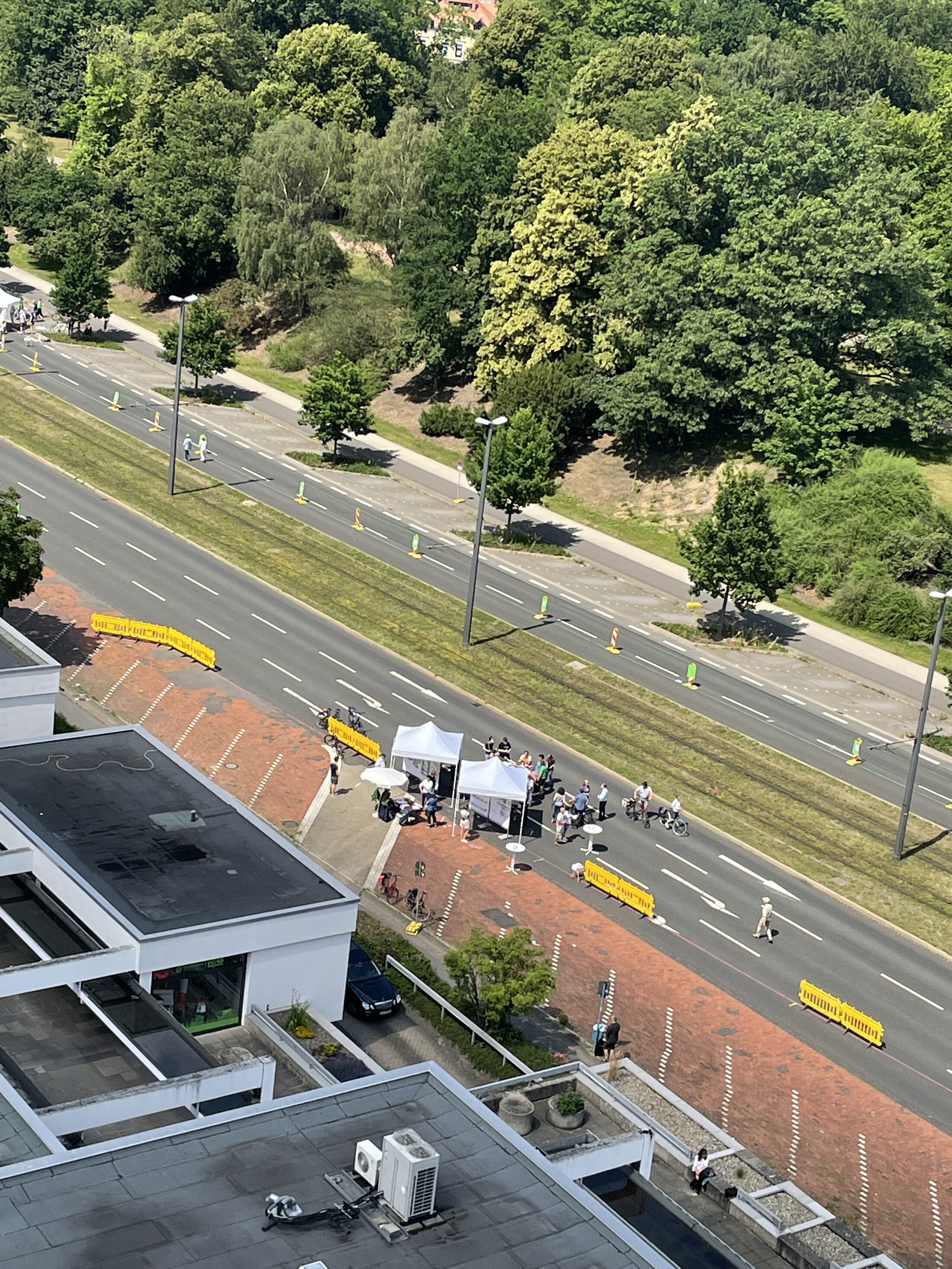 Ansicht von oben auf die Abgrenzungen mit Barken (Wird bei Klick vergrößert)