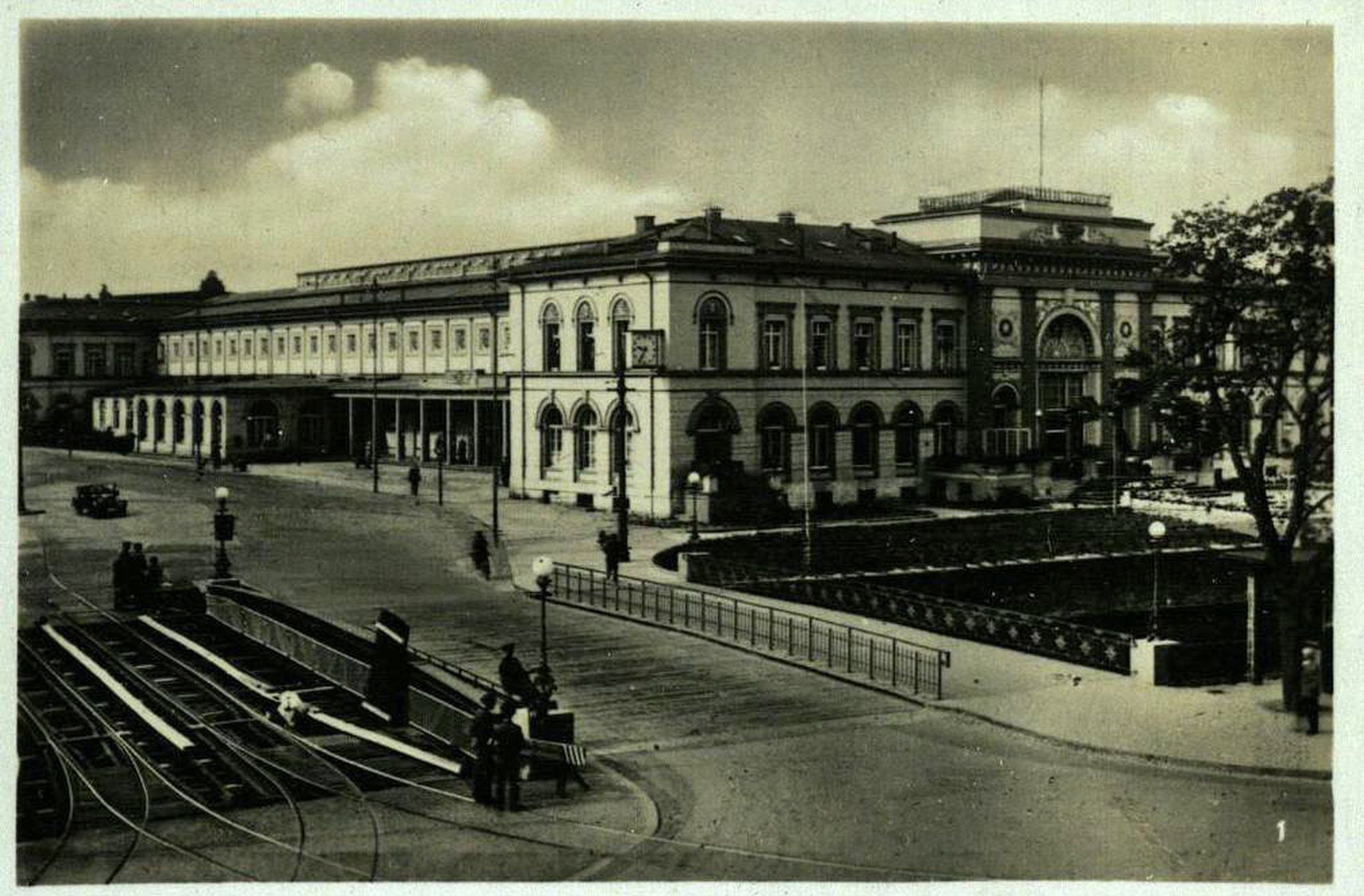 Bahnhofsbrücke, Alter Hauptbahnhof, Nordostansicht, um 1935 (Wird bei Klick vergrößert)