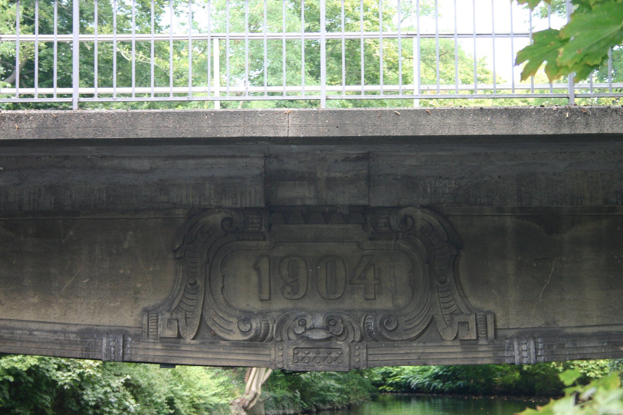 Fallerslebertorbrücke, Detailansicht, 2010 (Wird bei Klick vergrößert)