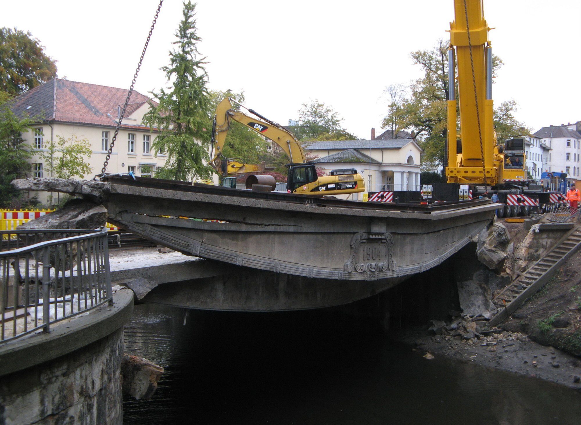 Fallerslebertorbrücke, Abriss, 2010 (Wird bei Klick vergrößert)