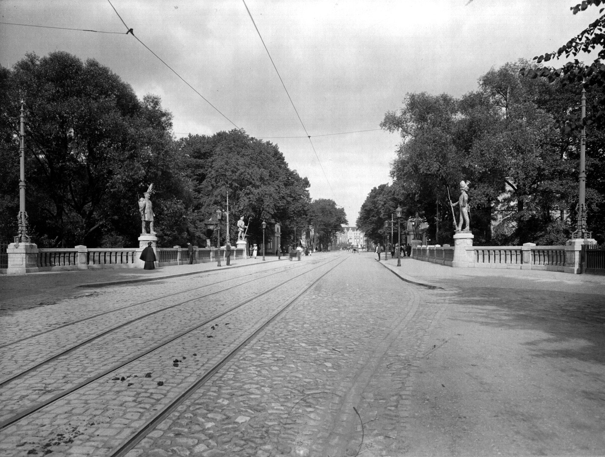 Fallerslebertorbrücke, Westansicht,  Foto Georg Meyer, 1904 (Wird bei Klick vergrößert)