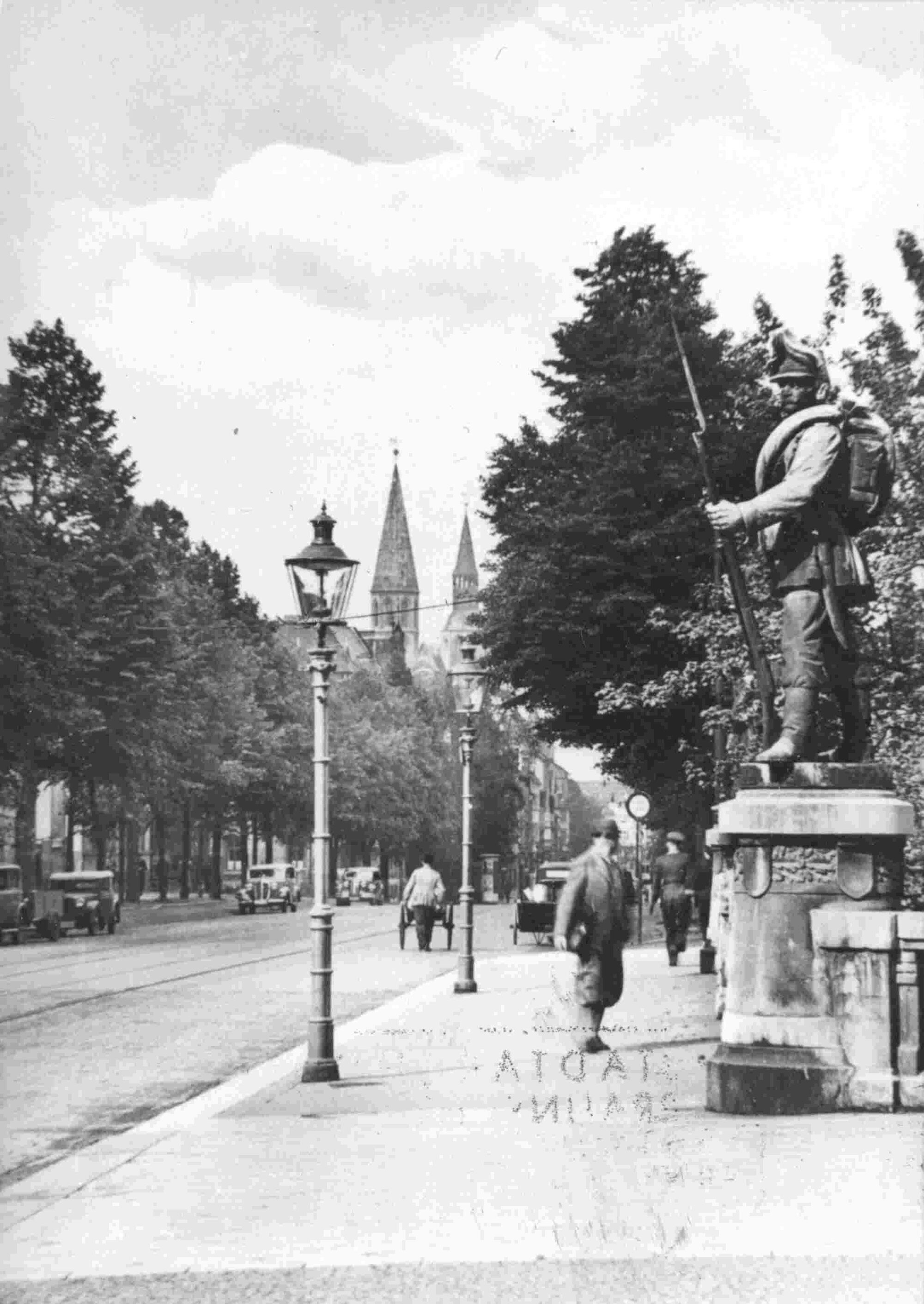 Fallerslebertorbrücke, Nordostansicht, um 1910 (Wird bei Klick vergrößert)