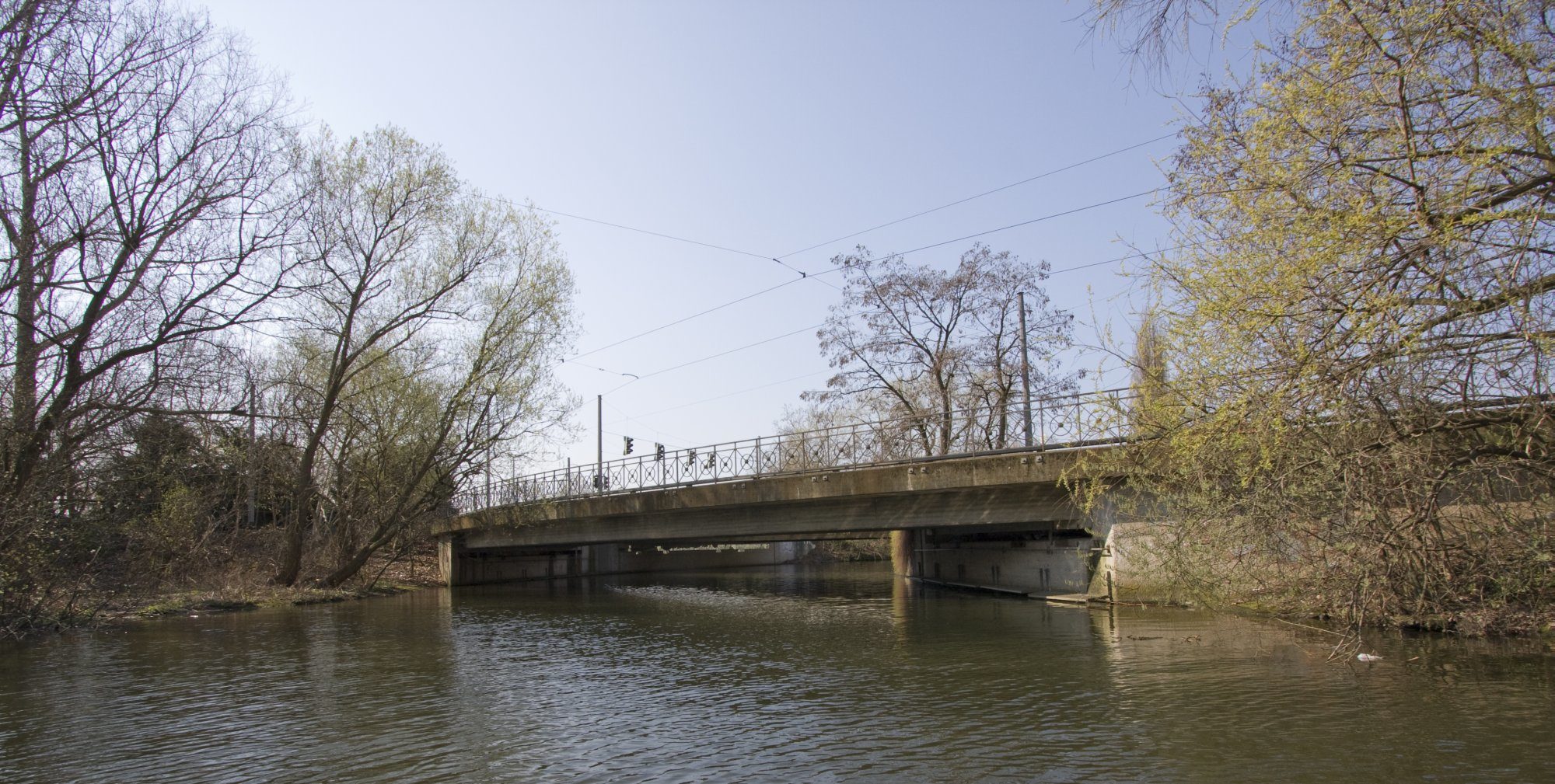 Gieselerbrücke, Straßenbahnbrücke, 2010 (Wird bei Klick vergrößert)