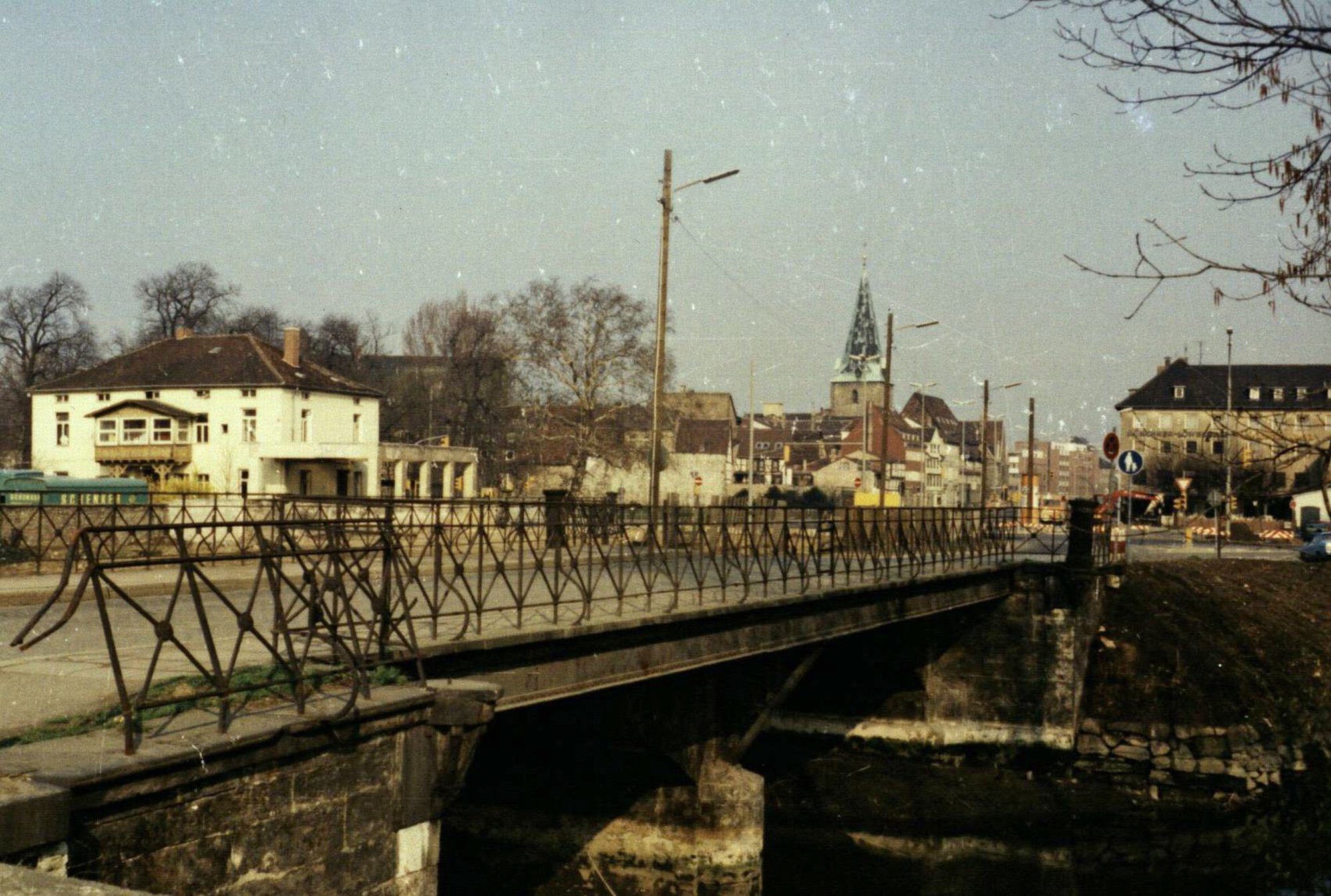 Gieselerbrücke, Südostansicht vor dem Abbruch, um 1975 (Wird bei Klick vergrößert)