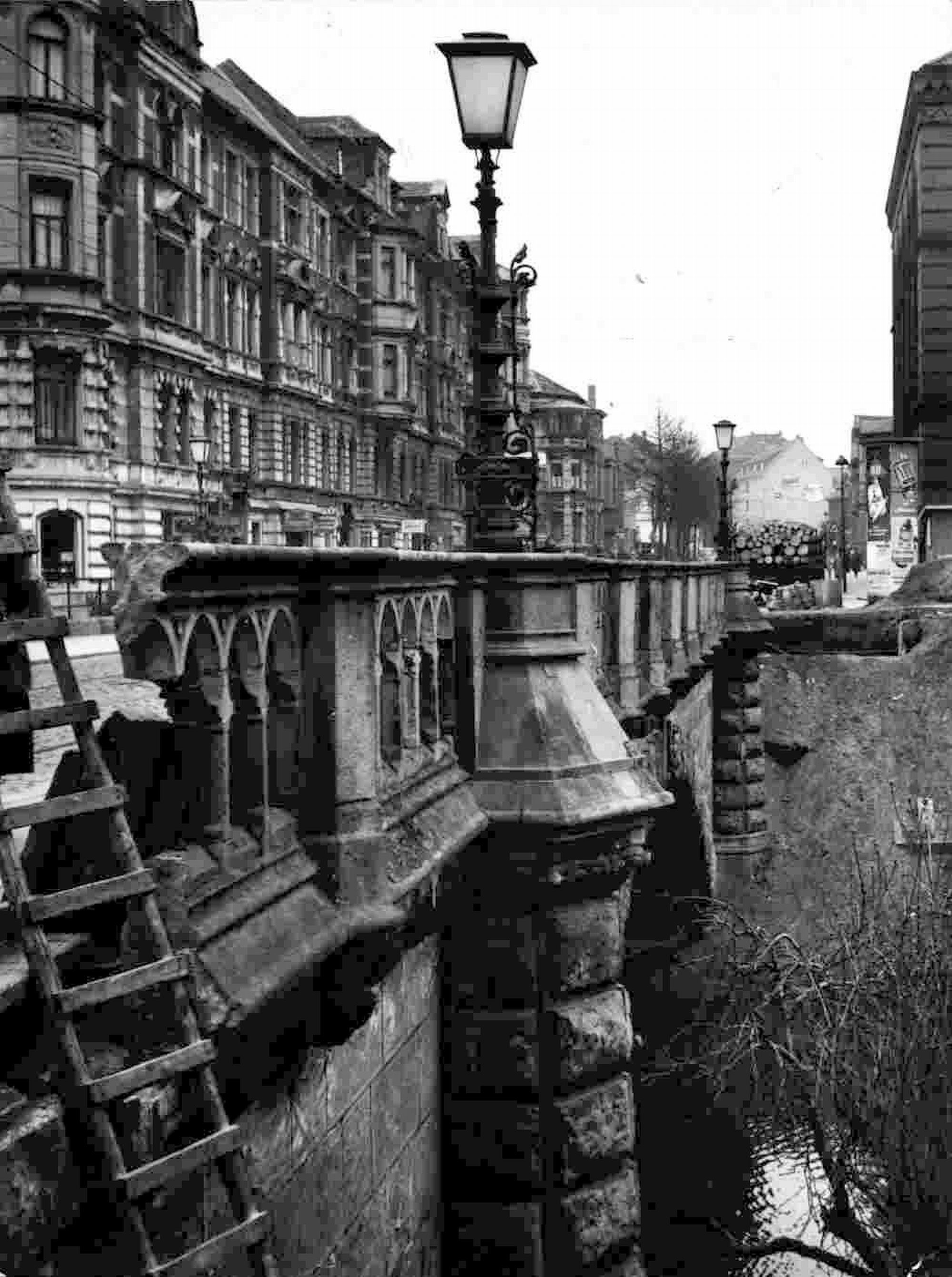 Leonhardbrücke, Geländer vor dem Abbruch, 1956 (Wird bei Klick vergrößert)