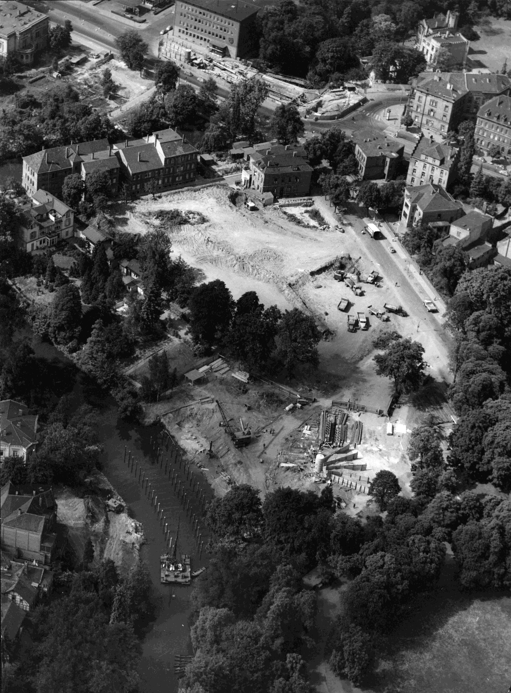 Brücke Kurt-Schumacher-Straße, Luftbild der Baustelle, 1959 (Wird bei Klick vergrößert)