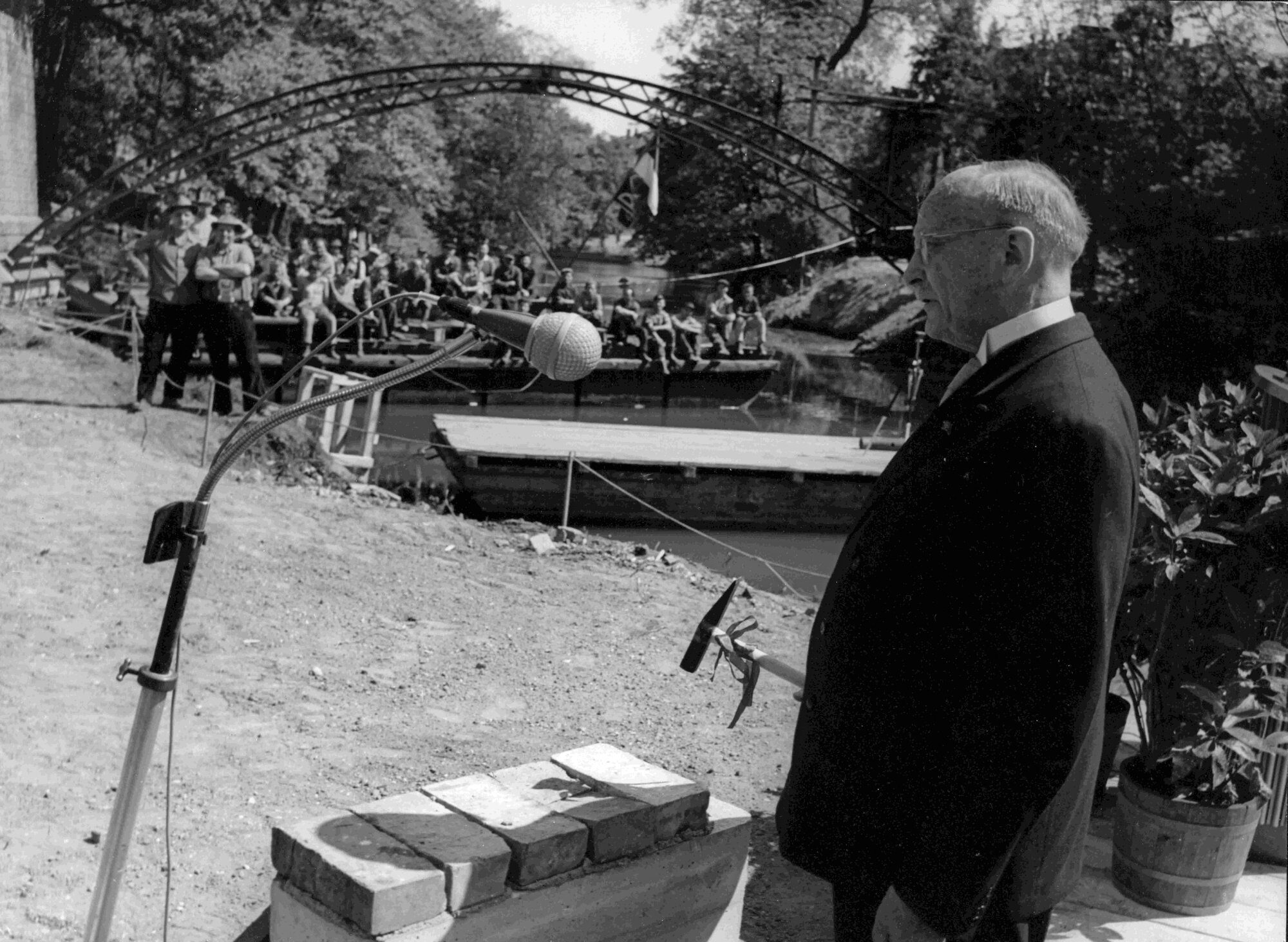 Brücke Kurt-Schumacher-Straße, Grundsteinlegung, 1959 (Wird bei Klick vergrößert)