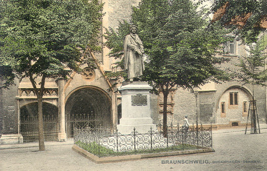 Bugenhagendenkmal an der Brüdernkirche