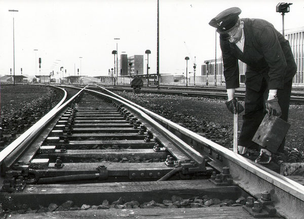 Weichenschmierer am neuen Hauptbahnhof 1962 (Wird bei Klick vergrößert)