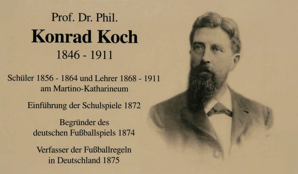 Eine Gedenktafel im Eingangsbereich des MK würdigt Konrad Koch. (Wird bei Klick vergrößert)