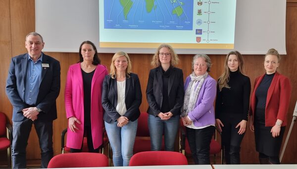 V.l. nach r. Rüdiger Skopek, Stadt Salzgitter, Annette Grube, Stadt Wolfenbüttel, Sabine Apel und Barbara Frisch, beide Stadt Braunschweig, Melitta Arz, wito GmbH, Elisa-Marei Mühlenweg, Stadt Goslar und Christin Schnaithmann, Stadt Wolfsburg  (Wird bei Klick vergrößert)