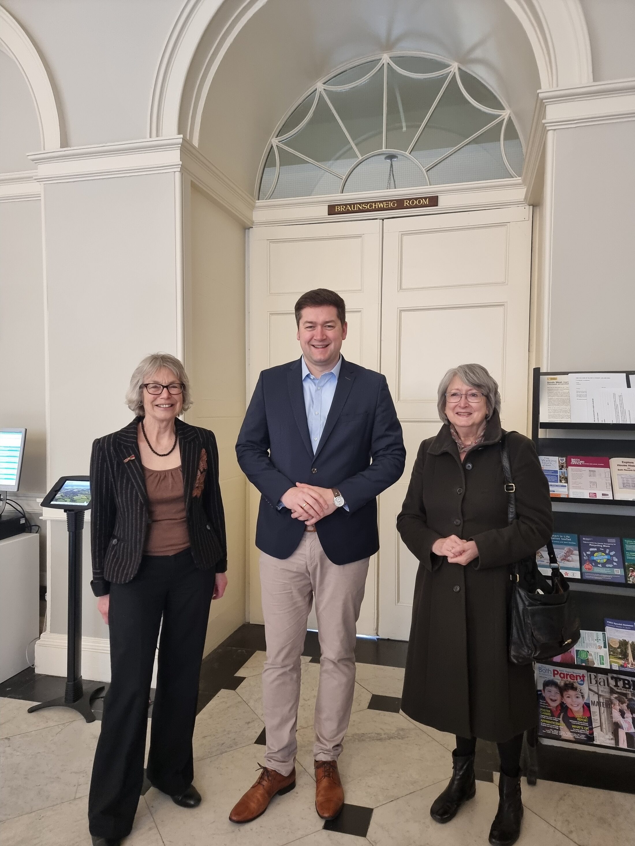 Oberbürgermeister Dr. Kornblum mit Ann Kennard, Bristol-Hannover Council (BHC) und Judy Spencer, Bath-Braunschweig-Twinning Association (BBTA). (Wird bei Klick vergrößert)