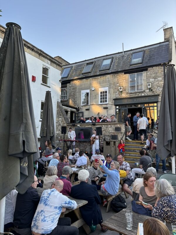 Auftritt der Braunschweiger Musikerin im Pub „Pig and Fiddle“. (Wird bei Klick vergrößert)