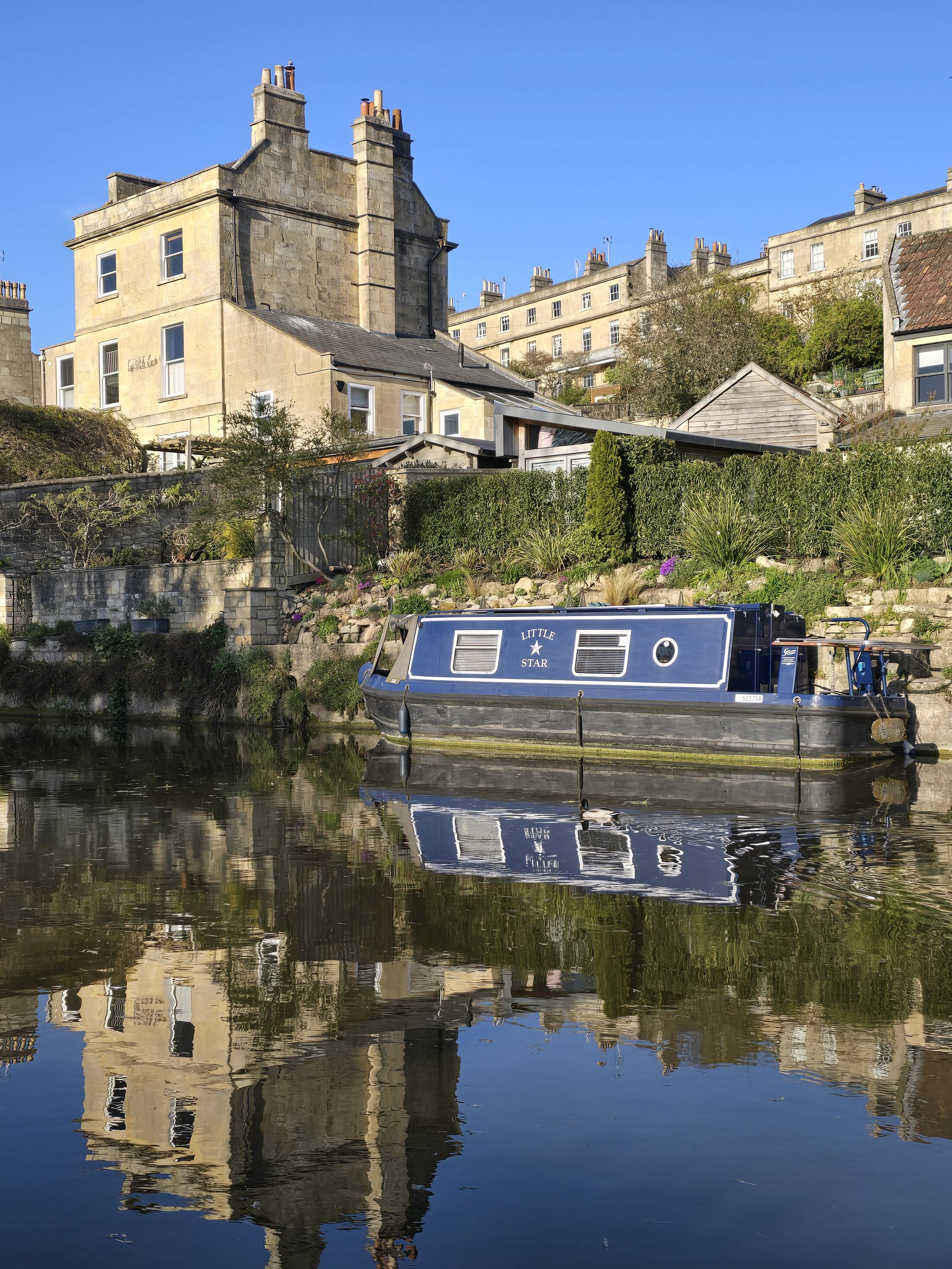Hausboote am Fluss Avon. (Wird bei Klick vergrößert)