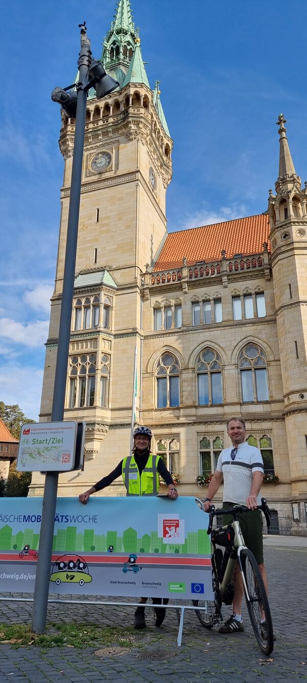 Start vor dem Braunschweiger Rathaus. (Wird bei Klick vergrößert)