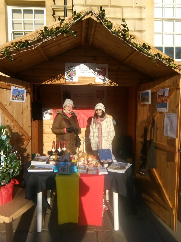 Judy Spencer, Vorsitzende der BBTA, und Nadia am „Braunschweig-Stand“. (Wird bei Klick vergrößert)