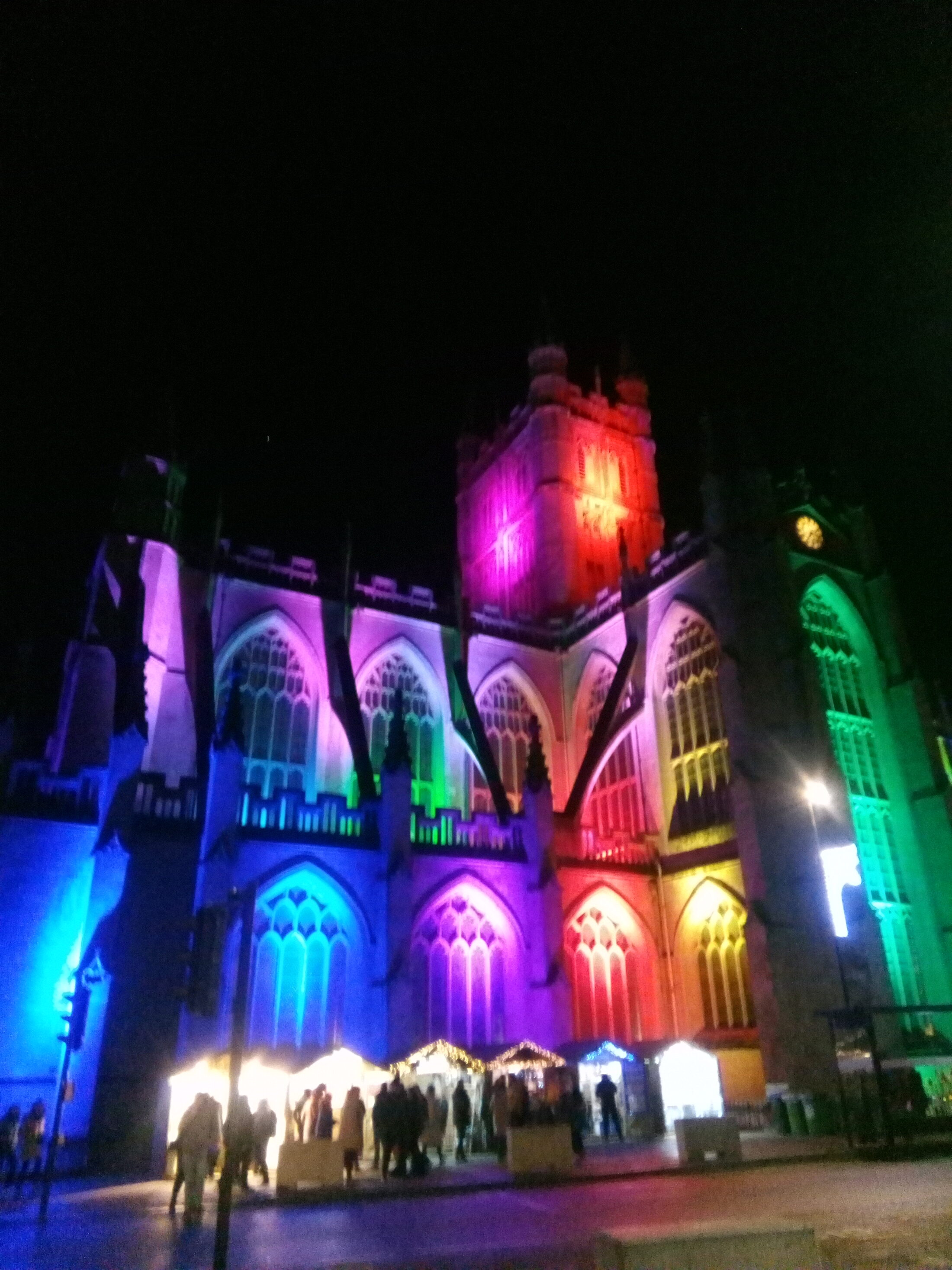 Weihnachtsmarkt rund um die Bath Abbey. (Wird bei Klick vergrößert)