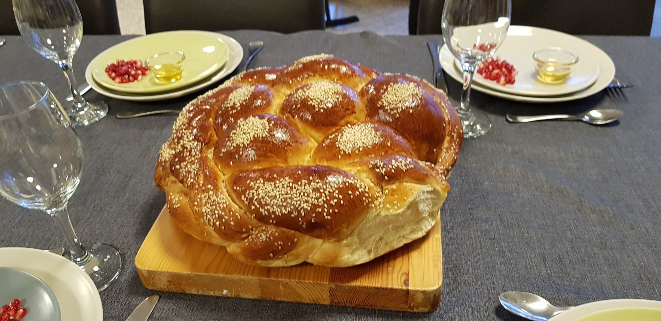 Der süße Hefezopf Challa wird traditionell zu Rosch Haschanah verzehrt. (Wird bei Klick vergrößert)
