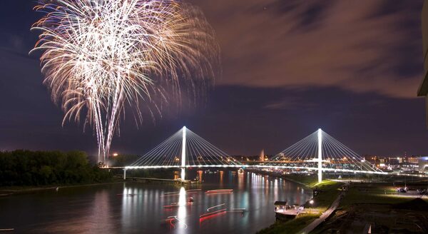 Bob Kerrey Pedestrian Bridge über den Missouri-Fluss (Wird bei Klick vergrößert)