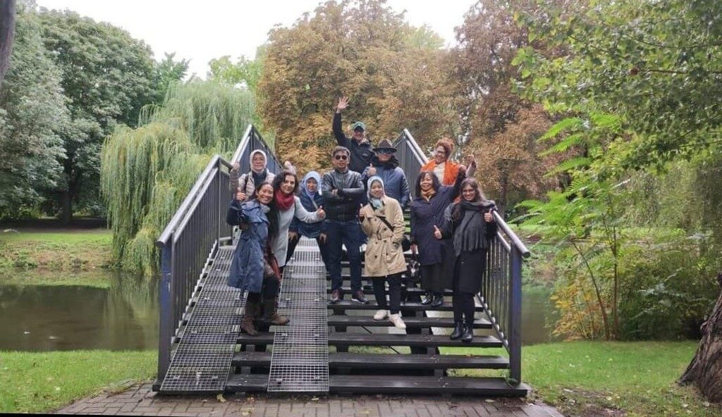 Die Delegation auf der Bandungbrücke (Wird bei Klick vergrößert)