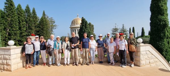 Die Reisegruppe aus Braunschweig in den Bahai-Gärten in Haifa. (Wird bei Klick vergrößert)