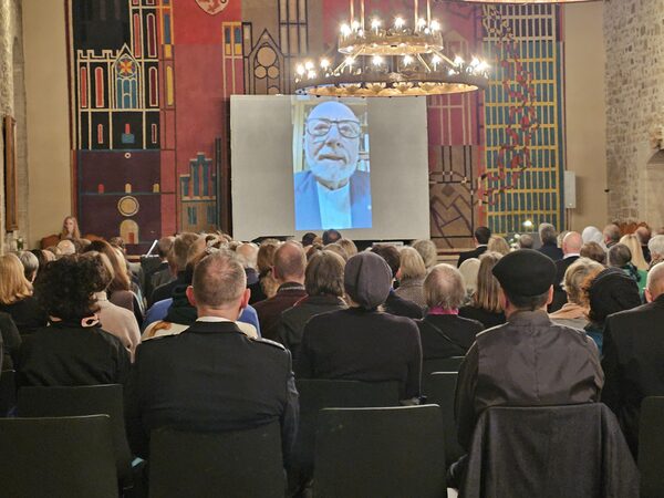 Veranstaltung zum Gedenken an die Pogromnacht am 9. November 1938 im Altstadtrathaus mit Videobeitrag von Uri Themal aus Kiryat Tivon. (Wird bei Klick vergrößert)