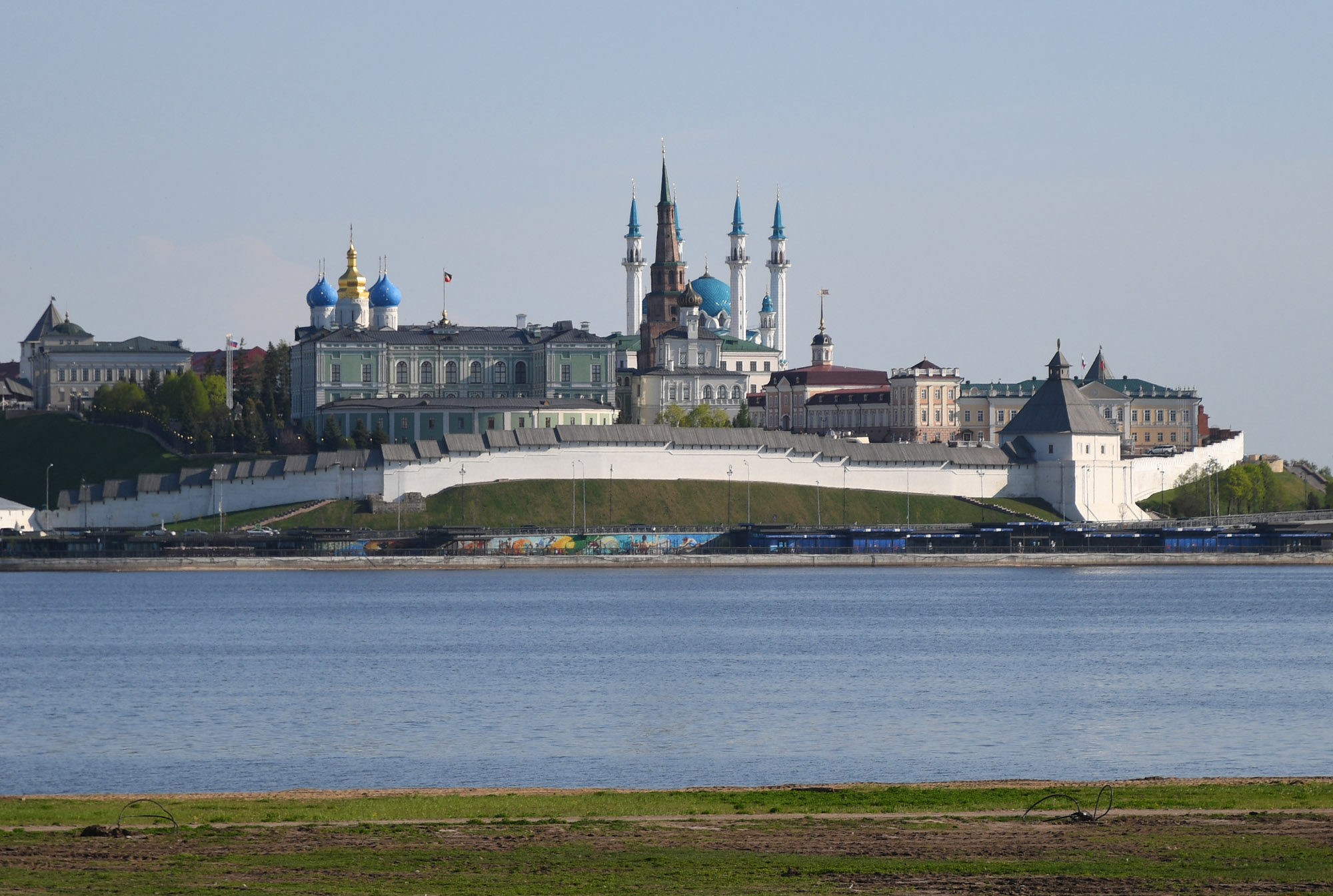 Kreml mit seinen blauen Zwiebeltürmen (Zoom on click)
