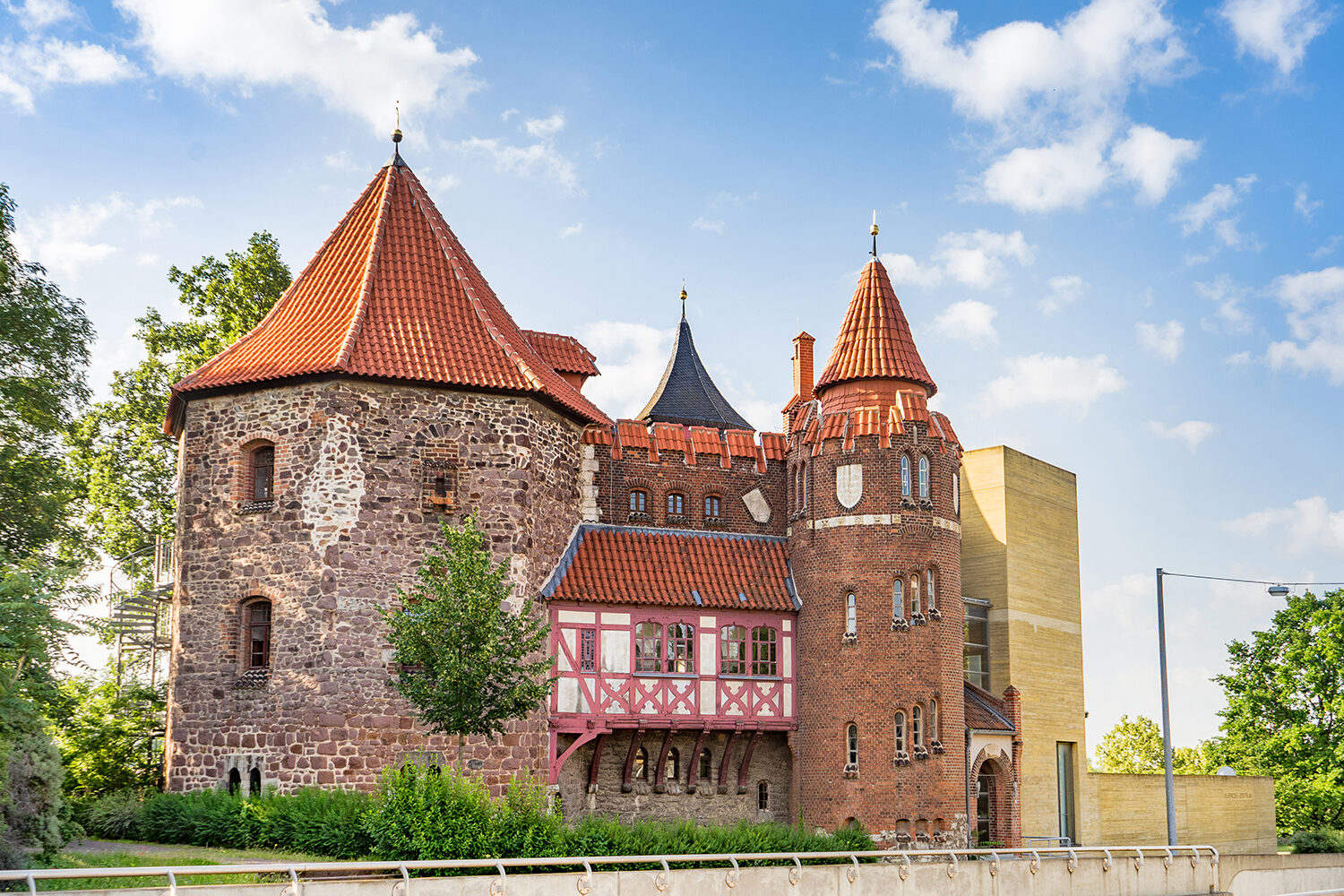 Die Lukasklause mit dem Otto-von-Guericke-Museum (Wird bei Klick vergrößert)