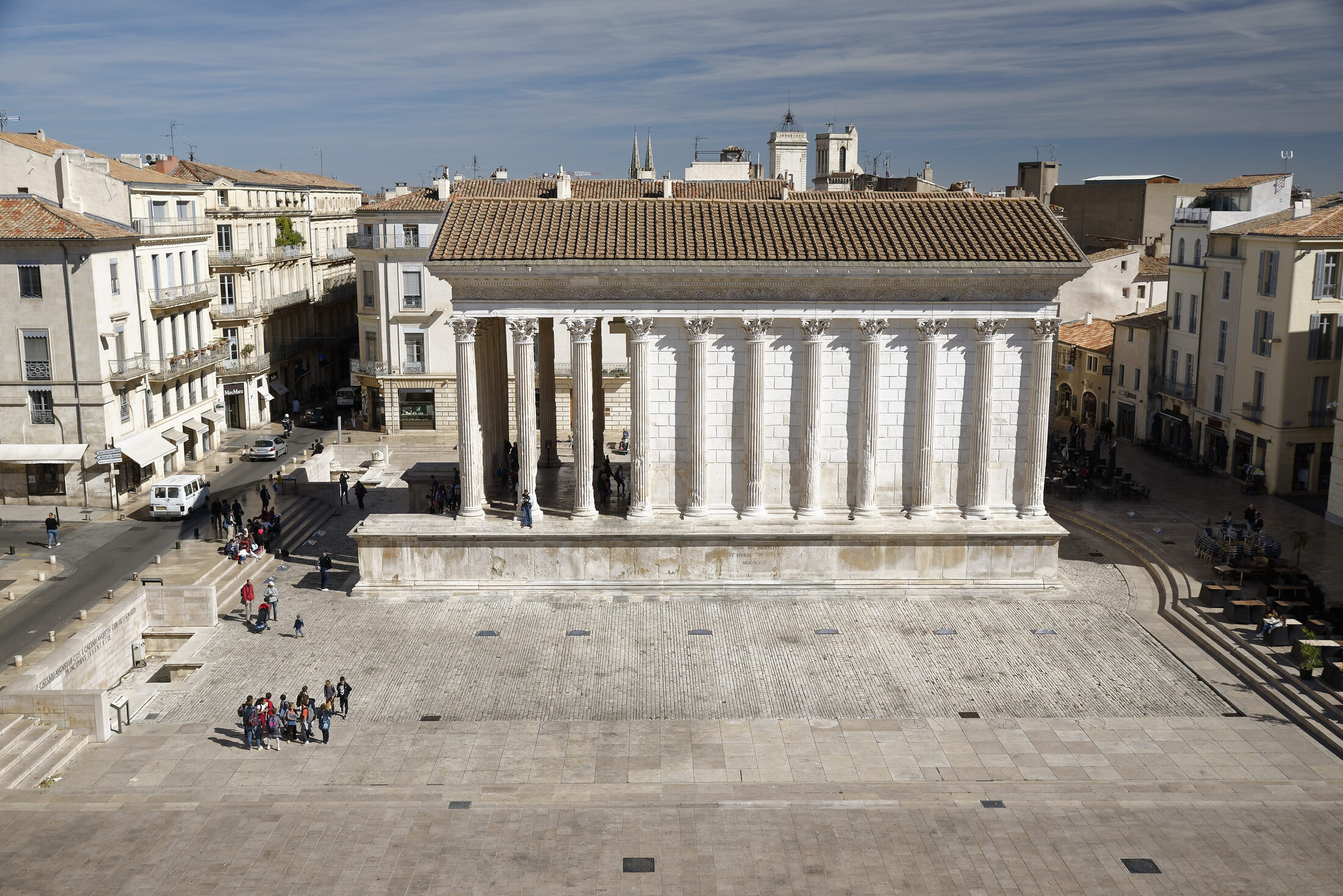 Maison Carrée, einer der besterhaltenen Tempel aus dem Römischen Reich (Wird bei Klick vergrößert)