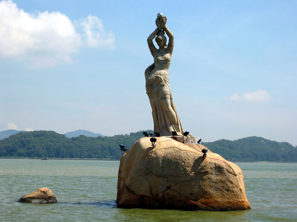 Die Statue des Fischermädchens am Perlflussdelta ist Zhuhais Wahrzeichen. (Wird bei Klick vergrößert)