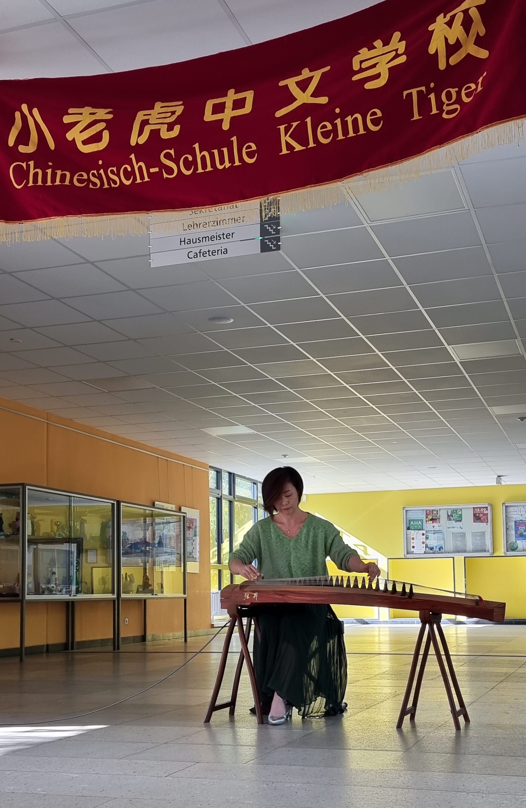 Traditionelle GuZheng Darbietung. (Wird bei Klick vergrößert)