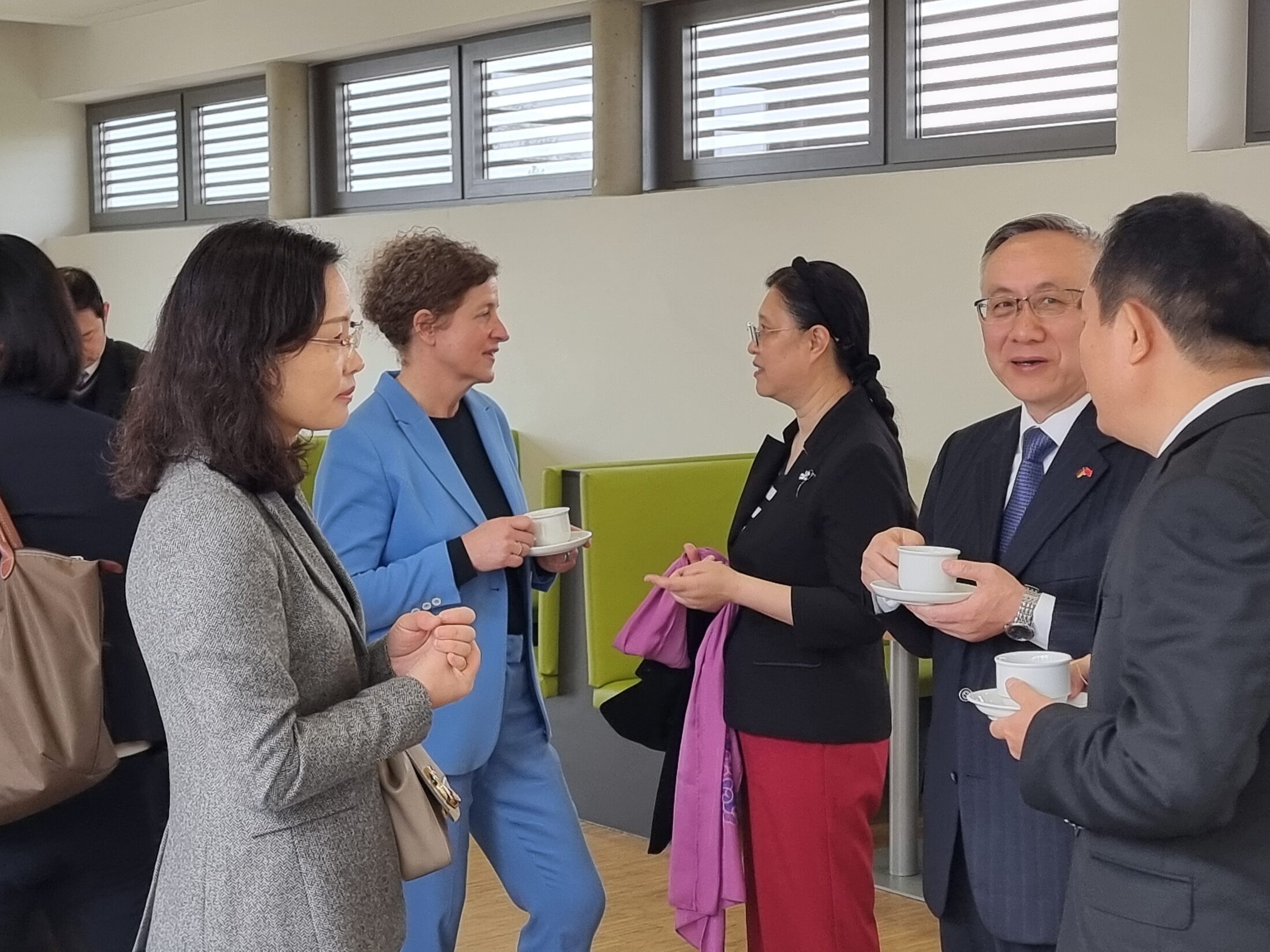 Gedankenaustausch mit den Gästen aus Zhuhai. (Wird bei Klick vergrößert)