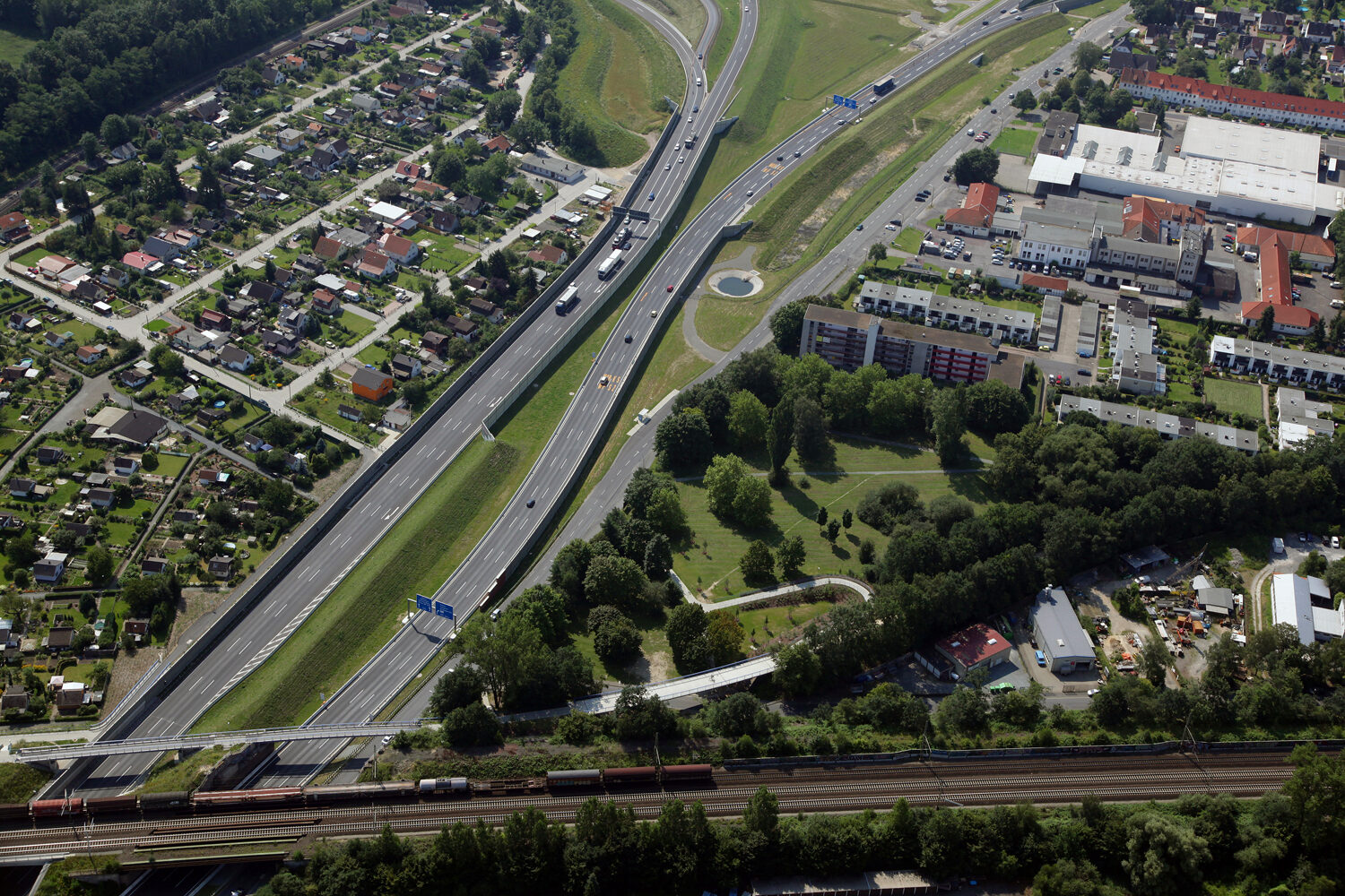 Fußgängerbrücken und Gartenstadt bis CocaCola (Wird bei Klick vergrößert)