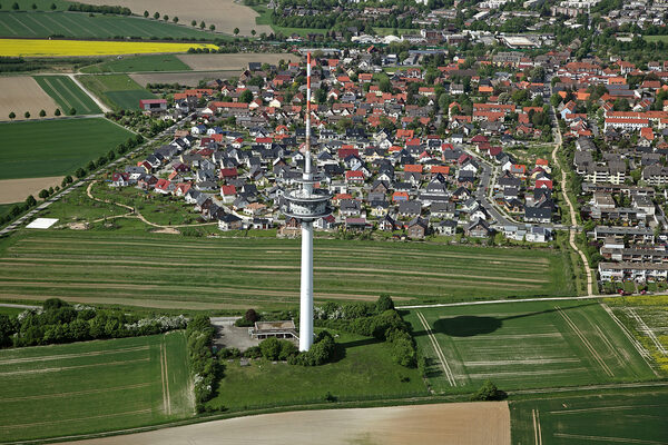 Broitzem Fernmeldeturm mit Siedlung Steinberg-West (Wird bei Klick vergrößert)