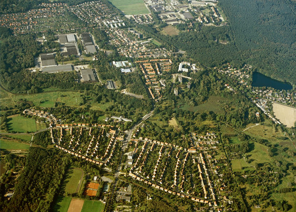 Luftbild des Stadtbezirks Schunteraue, die Sandwüste befindet sich oben links. (Wird bei Klick vergrößert)