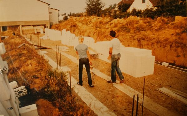 1979 Bauen des KK-Stands (Wird bei Klick vergrößert)
