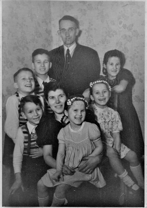 Verwalter Alfred Matthies mit Familie (Wird bei Klick vergrößert)