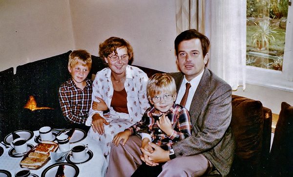 Die Eltern Kristina und Dr. Rainer Richter mit den Söhnen Thomas und Sebastian (Wird bei Klick vergrößert)