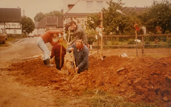 1977 1.Spatenstich für das neue Schützenhaus (Wird bei Klick vergrößert)