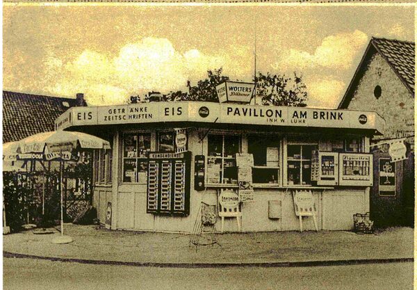 Pavillon mit Sonnenschirmen (Wird bei Klick vergrößert)