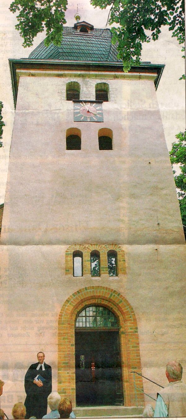 Restaurierter Kirchturm 9.6.2003 (Wird bei Klick vergrößert)