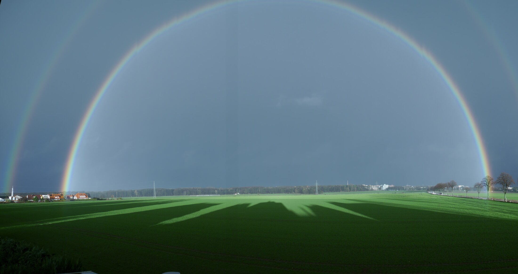 Regenbogen Richtung Weststadt (Wird bei Klick vergrößert)