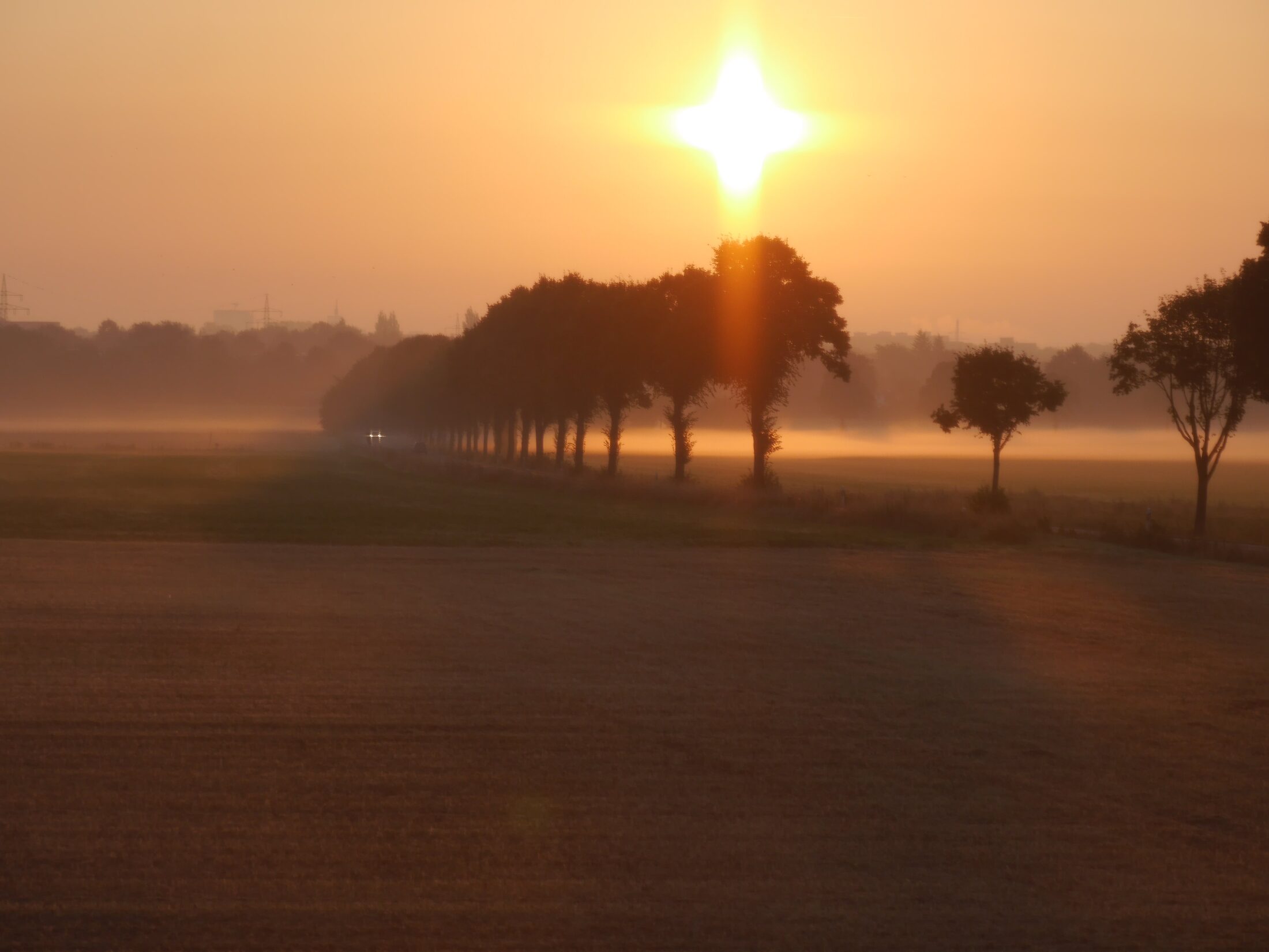 Sonnenaufgang 2 28.8.15 (Wird bei Klick vergrößert)