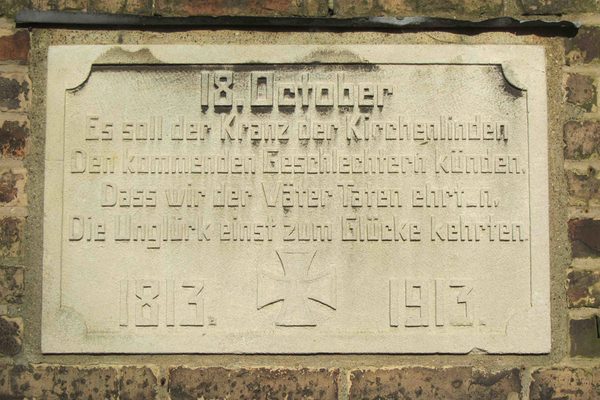 Gedenktafel an der Kirche 100 Jahre Leipziger Völkerschlacht (Wird bei Klick vergrößert)