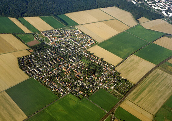 Luftbildaufnahme von Südwesten 09.2004 (Wird bei Klick vergrößert)